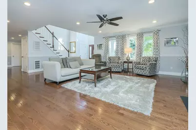 752 Kensington Court, Westbury, NY 11590 - Photo 5