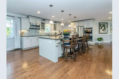 752 Kensington Court, Westbury, NY 11590 - Photo 7