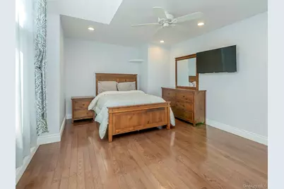 752 Kensington Court, Westbury, NY 11590 - Photo 19