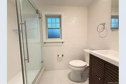 85 Violet Avenue, Floral Park, NY 11001 - Photo 7