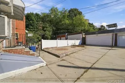 9016 Union Turnpike, Glendale, NY 11385 - Photo 21