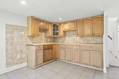 9016 Union Turnpike, Glendale, NY 11385 - Photo 19