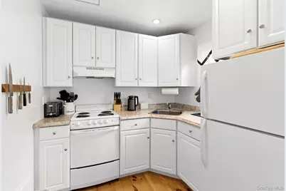 718 Montauk Highway, East Quogue, NY 11942 - Photo 3