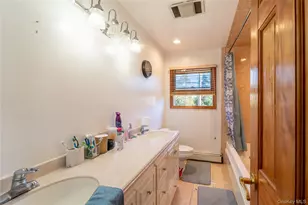 220 Jerusalem Ave, Hicksville, NY 11801 - Photo 17