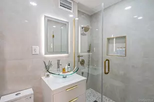 162-01 Powells Cove Blvd, Whitestone, NY 11357 - Photo 19