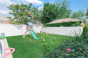 1517 Falmouth Ave, New Hyde Park, NY 11040 - Photo 19