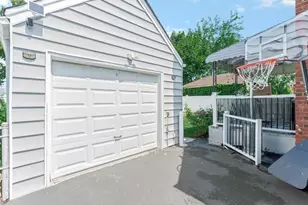 1517 Falmouth Ave, New Hyde Park, NY 11040 - Photo 17
