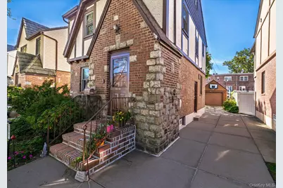 60-50 69th Lane, Maspeth, NY 11378 - Photo 3