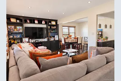 2334 Oceancrest Boulevard, Far Rockaway, NY 11691 - Photo 5