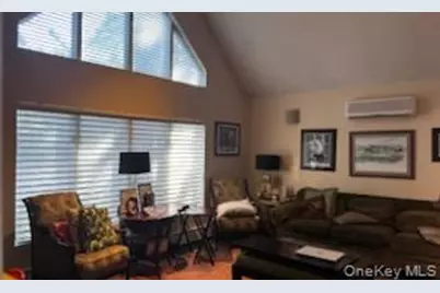 12 Silverbirch Road, Merrick, NY 11566 - Photo 9