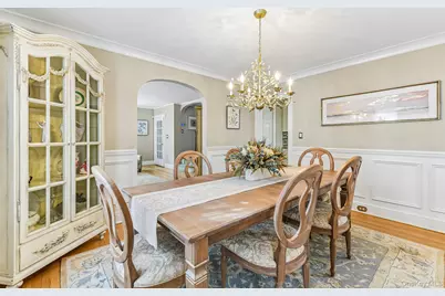 20 Revere Drive E, Floral Park, NY 11001 - Photo 9