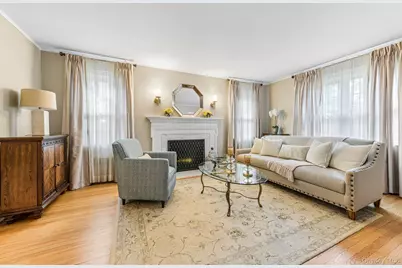 20 Revere Drive E, Floral Park, NY 11001 - Photo 5