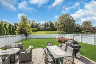 140 Rivendell Ct, Melville, NY 11747 - Photo 29