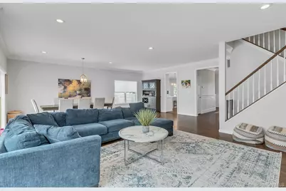 140 Rivendell Court, Melville, NY 11747 - Photo 7