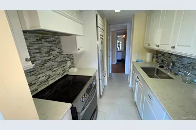 111 Cherry Valley Avenue #702 W, Garden City, NY 11530 - Photo 11