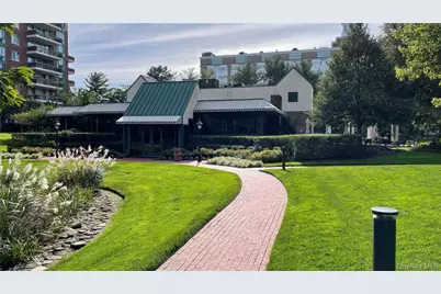 111 Cherry Valley Avenue #702 W, Garden City, NY 11530 - Photo 5