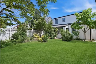 48 Flower Street, Hicksville, NY 11801 - Photo 5