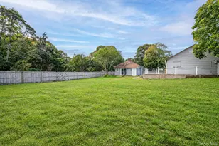 16 Squiretown Rd, Hampton Bays, NY 11946 - Photo 5