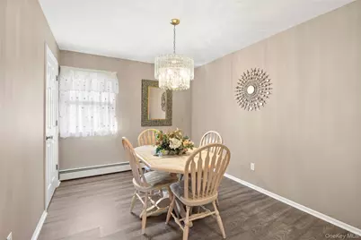 1079 Van Buren Avenue, Franklin Square, NY 11010 - Photo 13