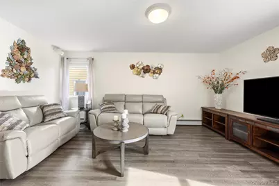 1079 Van Buren Avenue, Franklin Square, NY 11010 - Photo 11