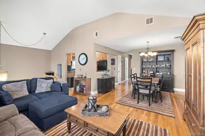 1079 Van Buren Avenue, Franklin Square, NY 11010 - Photo 17