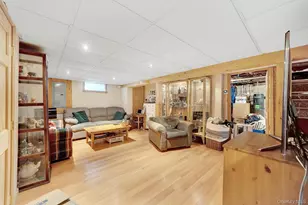 33 Mohawk Dr, North Babylon, NY 11703 - Photo 35