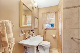 33 Mohawk Dr, North Babylon, NY 11703 - Photo 19
