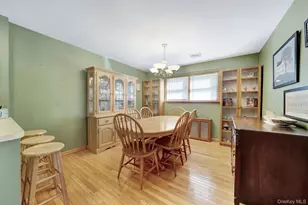 33 Mohawk Dr, North Babylon, NY 11703 - Photo 7
