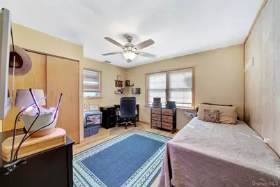 33 Mohawk Drive, North Babylon, NY 11703 - Photo 17