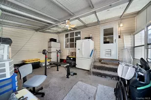 33 Mohawk Dr, North Babylon, NY 11703 - Photo 15