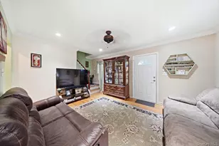 34 Horton Rd, Valley Stream, NY 11581 - Photo 9