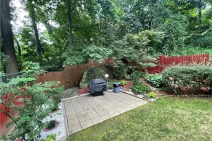 1374 Midland Ave, Yonkers, NY 10708 - Photo 11