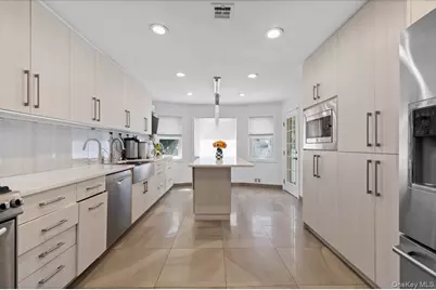 648 Diane Place, Woodmere, NY 11581 - Photo 3