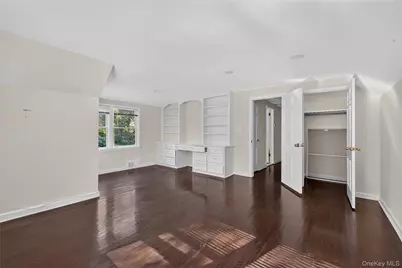 1574 Laurel Hollow Road, Syosset, NY 11791 - Photo 21
