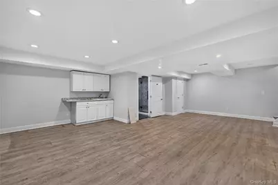 1574 Laurel Hollow Road, Syosset, NY 11791 - Photo 31