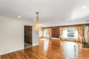 260 Oak Ridge Ln, Albertson, NY 11507 - Photo 11