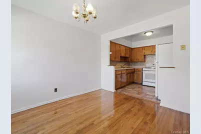1058 E 211th Street, Bronx, NY 10469 - Photo 7
