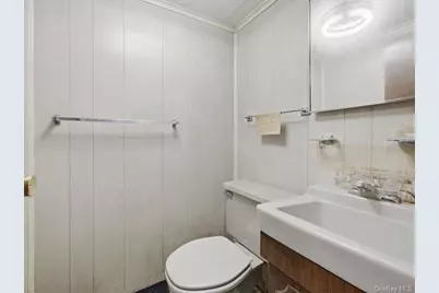 1058 E 211th Street, Bronx, NY 10469 - Photo 21