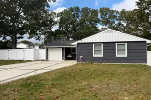 9 Hill St, Ronkonkoma, NY 11779 - Photo 3