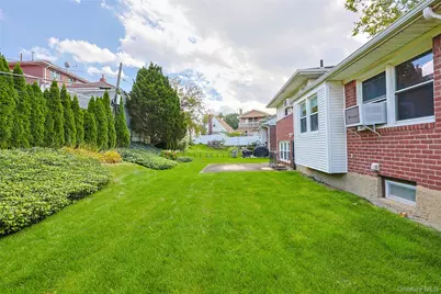 6019 246th Place, Little Neck, NY 11362 - Photo 31