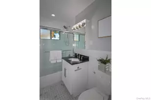 91 South Clinton Ave, Bay Shore, NY 11706 - Photo 7