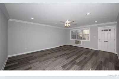 30 Lamplighter Lane #05-8B, Massapequa, NY 11758 - Photo 3