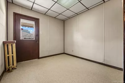 7006 67th Street, Glendale, NY 11385 - Photo 17