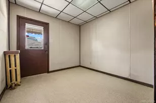 70-06 67th St, Glendale, NY 11385 - Photo 17