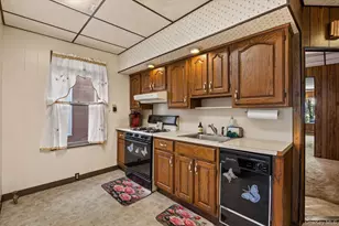 70-06 67th St, Glendale, NY 11385 - Photo 13
