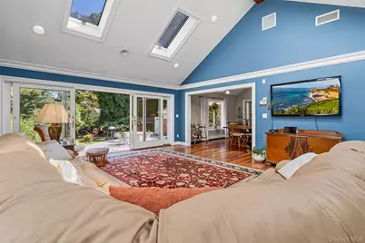 27 Willoughby Path, East Northport, NY 11731 - Photo 7