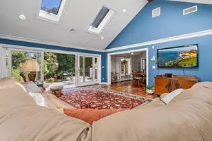 27 Willoughby Path, East Northport, NY 11731 - Photo 7