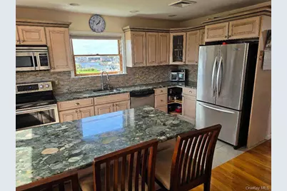 20 James Road, Amityville, NY 11701 - Photo 5