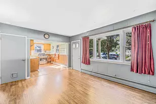 263 Waco St, Lindenhurst, NY 11757 - Photo 11