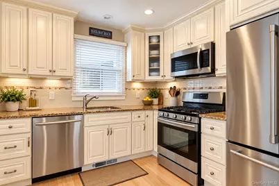140 Beach 127th Street, Rockaway Park, NY 11694 - Photo 5